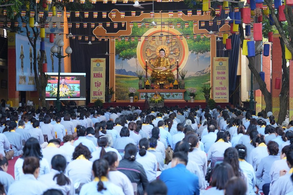 Hơn 600 Phật tử Đạo tràng Pháp Hoa miền Bắc trang nghiêm tham dự Khóa tập huấn năm 2025