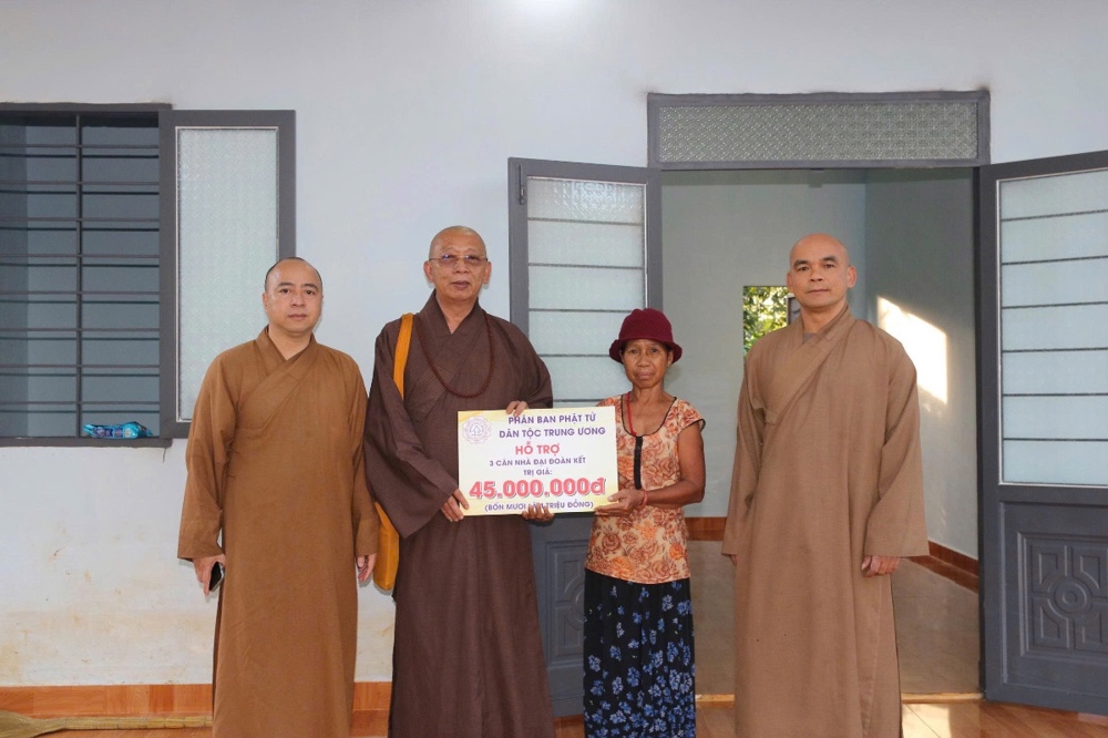 Phân ban Phật tử Dân tộc TƯ Trao Tặng 3 Căn Nhà Đại đoàn kết tại Đăk Lăk