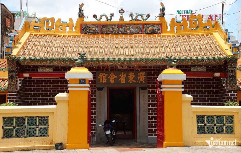 Ngôi chùa người Hoa trăm năm tuổi cạnh dòng sông Long Xuyên