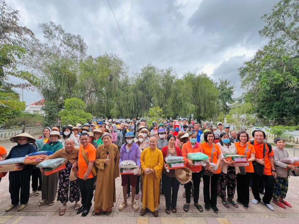 Chùa Giác Ngộ (TP.HCM) sẻ chia yêu thương đến gần 1.000 hộ dân tại tỉnh Khánh Hòa
