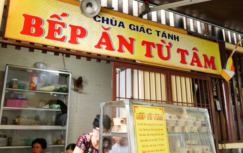 TP.HCM: Bếp ăn Từ Tâm góp hàng trăm suất cơm chay miễn phí mỗi ngày cho người khó khăn