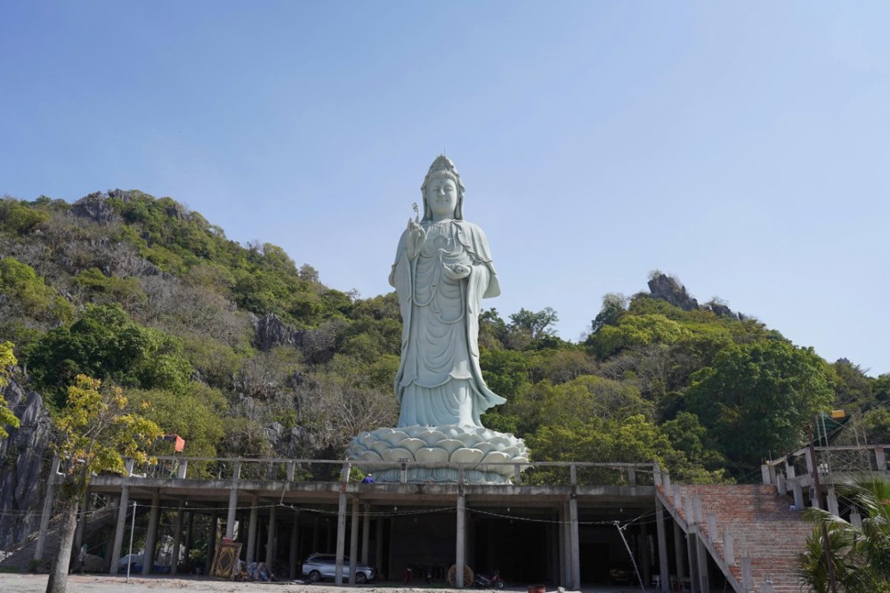 An Giang: Cập nhật tiến độ thi công các hạng mục công trình Tôn tượng Quán Thế Âm Bồ Tát cao 33m và 33 ứng hóa thân tại chùa Hang (Hải Sơn Tự)