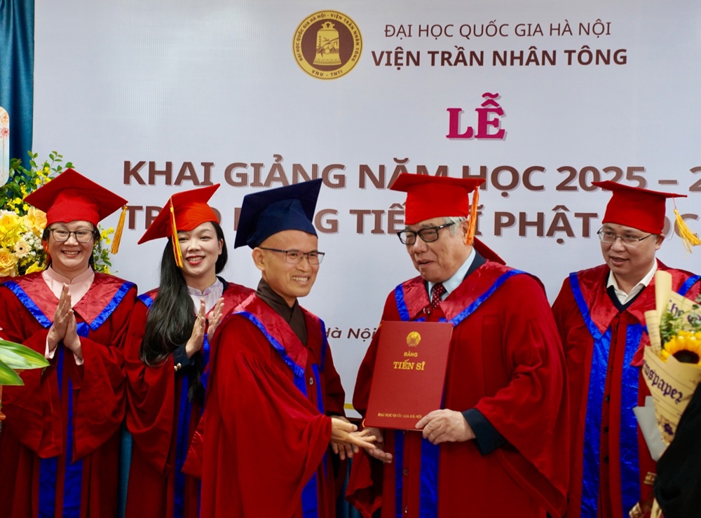 Hà Nội: Viện Trần Nhân Tông tổ chức lễ khai giảng năm học 2025-2026 và trao bằng Tiến sĩ Phật học khoá I.