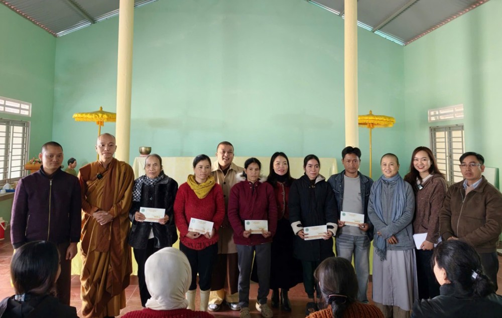 Đoàn từ thiện chùa Thắng Nghiêm tiếp tục hành trình yêu thương tại A Lưới 2, TP. Huế