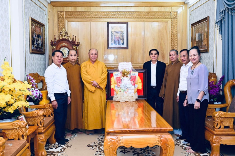 Lào: Ban Trị sự GHPGVN tỉnh Thanh Hóa chúc mừng lãnh đạo tỉnh Hủa Phăn nhân dịp Quốc khánh 