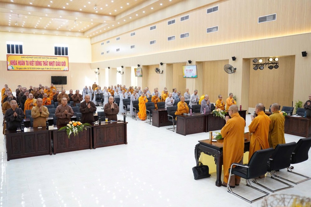 An Giang: Họp lệ Tăng sự khu vực Văn phòng 1