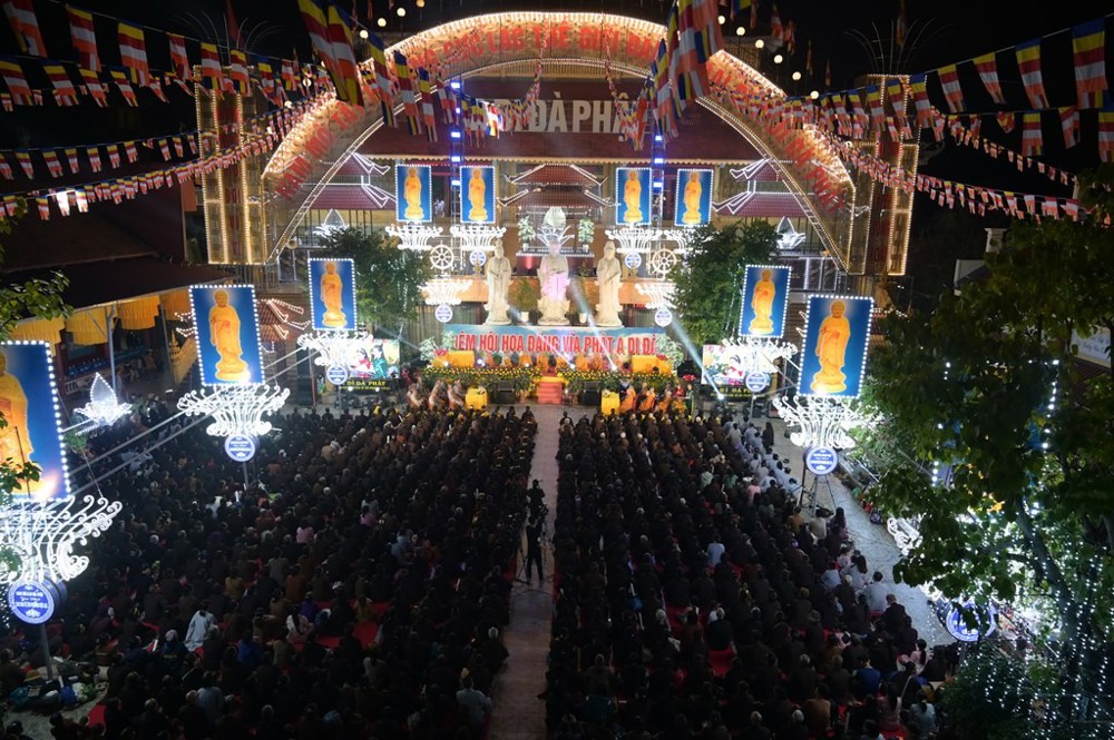 Hải Phòng: Hơn 2.000 người trang nghiêm thành kính tham dự đêm hoa đăng vía Phật A Di Đà tại chùa An Hồng