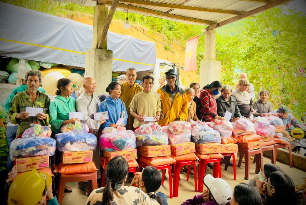 Đà Nẵng: Tấm lòng từ bi đến với đồng bào Ca Dong và Xê Đăng, huyện Nam Trà My (cũ)