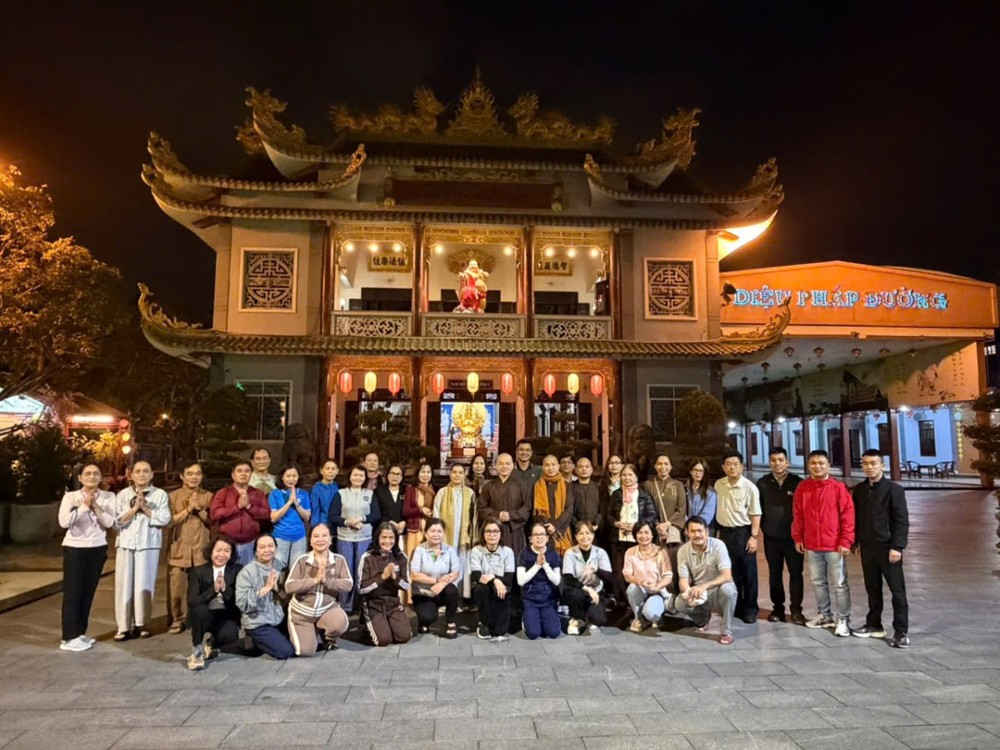 Đà Nẵng: Chùa Bà Đa, Tổ đình Bảo Quang và đội máu sống Gia đình Phật tử Đà Nẵng cứu trợ lũ lụt tại Phú Yên