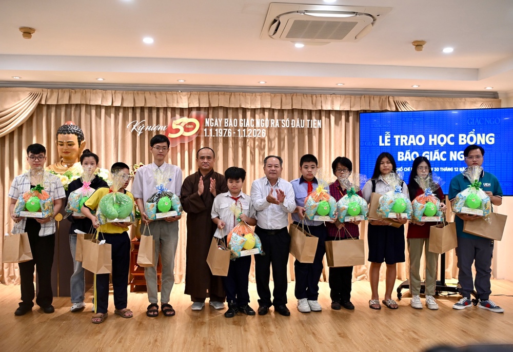 TP.HCM: Báo Giác Ngộ trao học bổng tới 50 em học sinh sinh viên các trường đại học trên địa bàn Thành phố