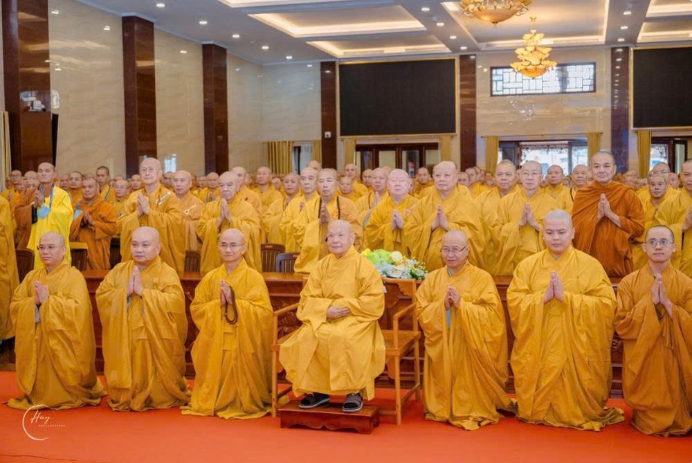 TP.HCM: Trưởng lão Hòa thượng Chủ tịch thăm, sách tấn Khóa huân tu tại Việt Nam Quốc Tự