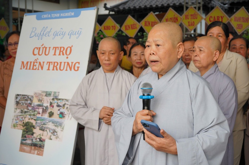 Đồng Tháp: Chùa Tịnh Nghiêm tổ chức Buffet gây quỹ cứu trợ đồng bào miền Trung 