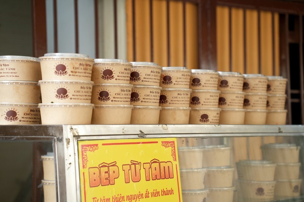 TP.HCM: Bếp ăn Từ Tâm góp hàng trăm suất cơm chay miễn phí mỗi ngày cho người khó khăn