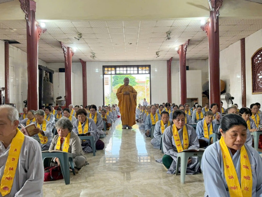 Vĩnh Long: Chùa Phước Lộc trang nghiêm tổ chức khóa tu một ngày An Lạc