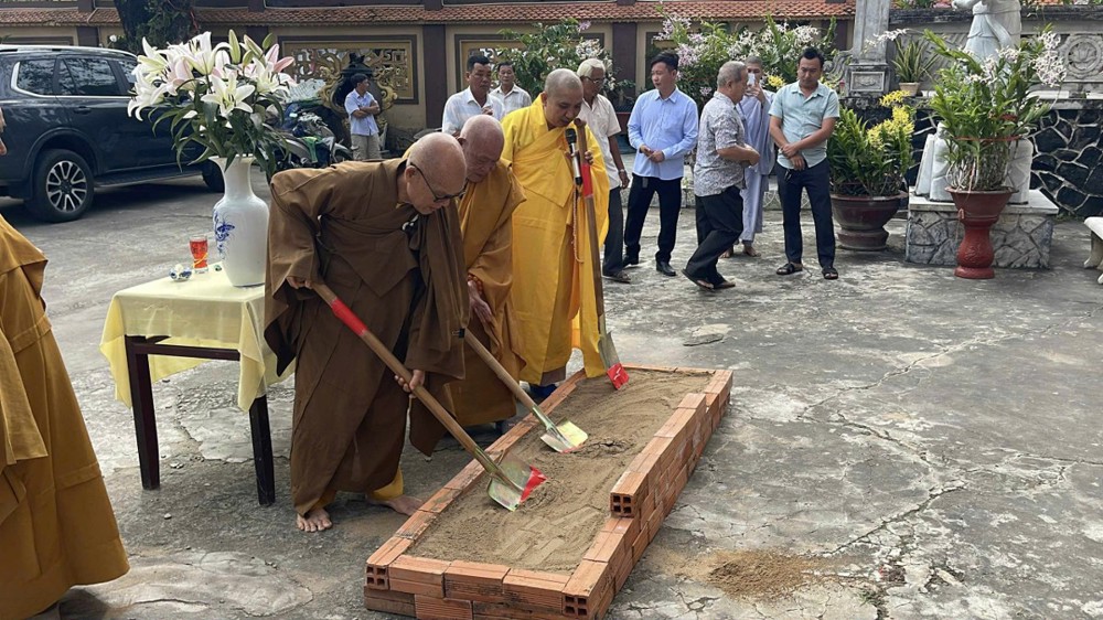 Vĩnh Long: Lễ đặt viên đá khởi công trùng tu chùa Phước Minh tại xã Cầu Ngang