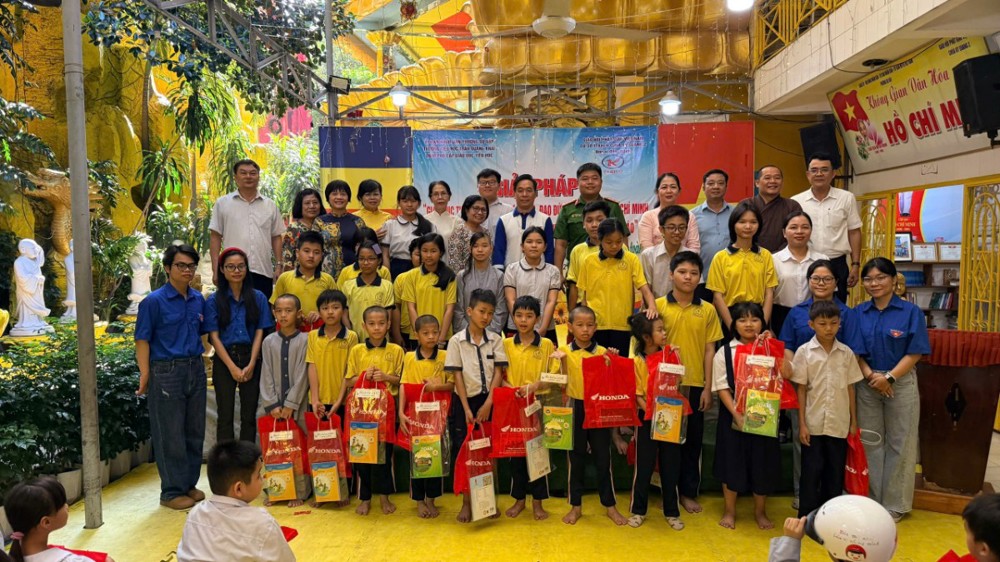 TP.HCM: Tuyên truyền an toàn giao thông cho học sinh Trường Tiểu học Trần Quang Khải tại chùa Kỳ Quang 2