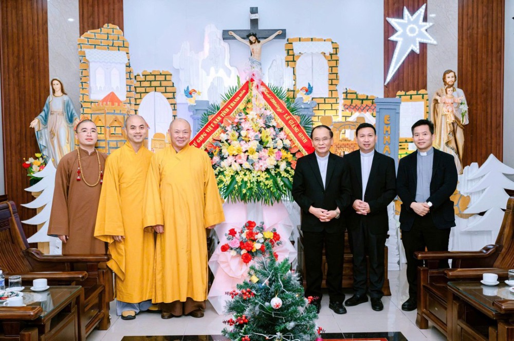 Thanh Hóa: Ban Trị sự Phật giáo tỉnh chúc mừng Giáng sinh tại các giáo xứ