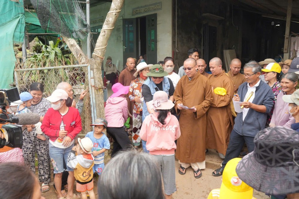 “Tình người trong hoạn nạn” – Đoàn các tự viện tỉnh Đồng Tháp hướng về miền Trung sau bão lũ