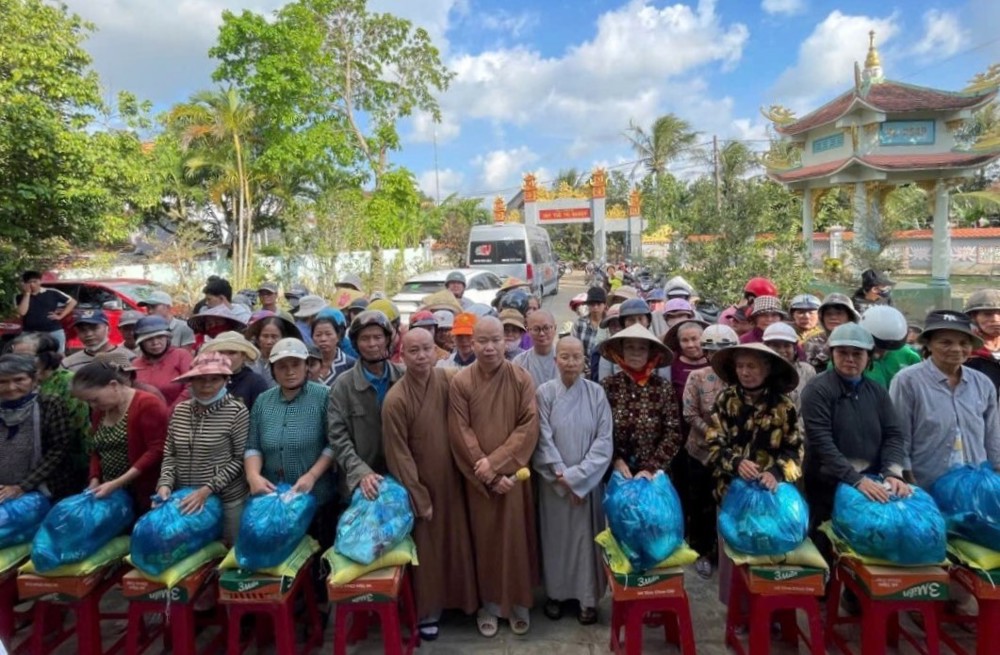 Tấm lòng từ bi từ Vĩnh Long hướng về đồng bào vùng lũ tỉnh Đắk Lắk (Phú Yên cũ)