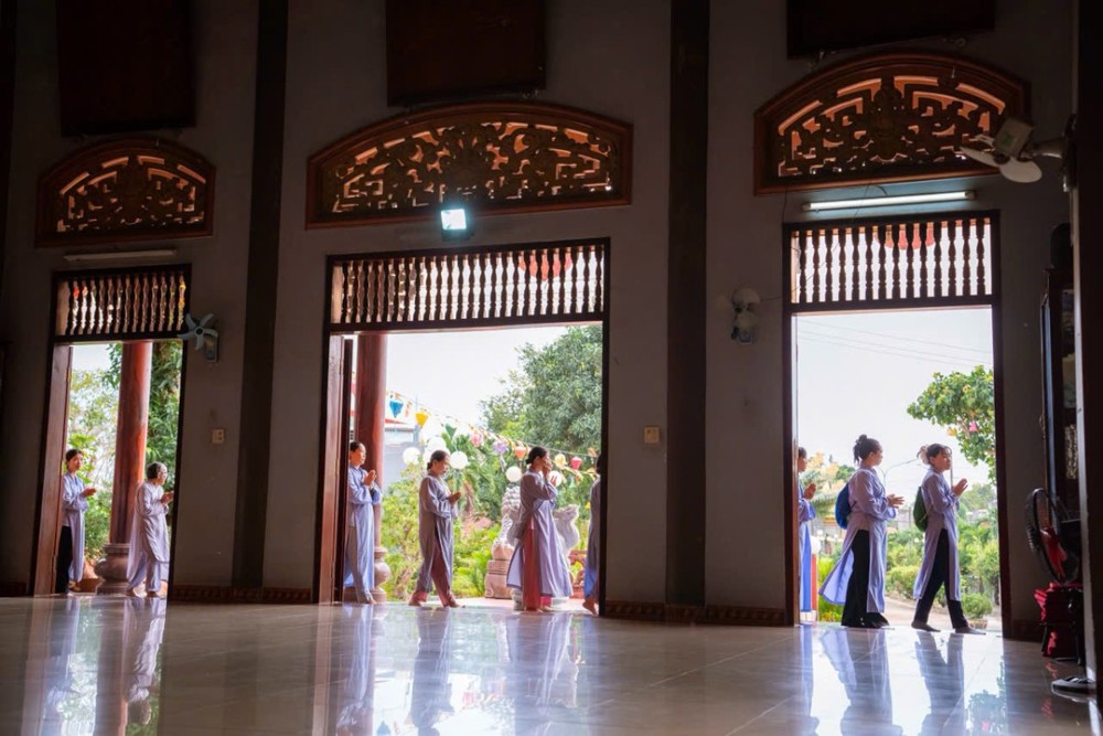 Bát Quan Trai giới – Ngọn đèn giữa những biến động của thời đại