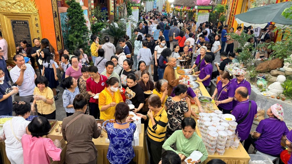 TP.HCM: Hội buffet chay gây quỹ xây dựng tại Tổ đình chùa Vạn Thọ 