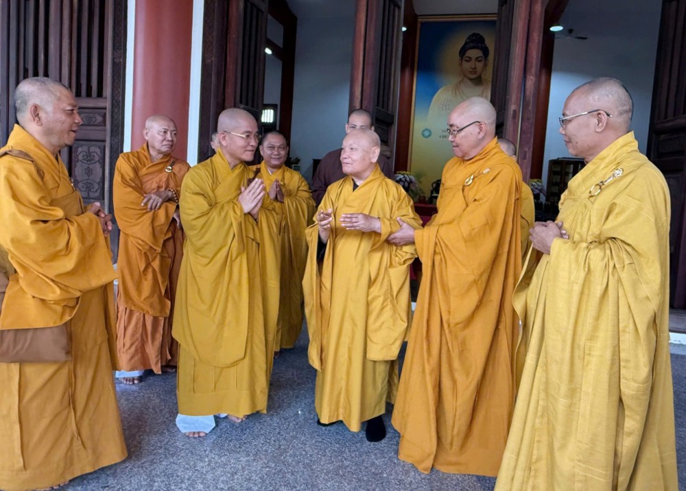 Ban Kiến đàn thăm Hội đồng Thập sư sau thành công Đại giới đàn Chơn Thành 2025