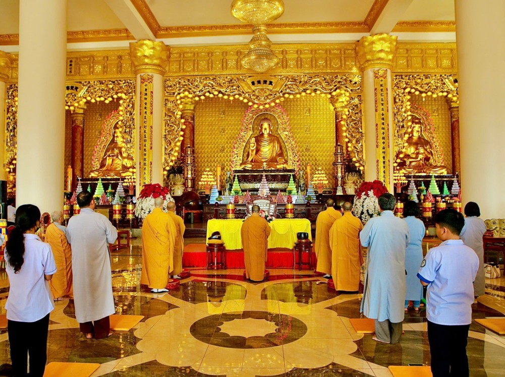 Đồng Nai: Hơn 500 thanh thiếu niên tham dự khóa tu Bát quan trai tại chùa Phật Quốc Vạn Thành