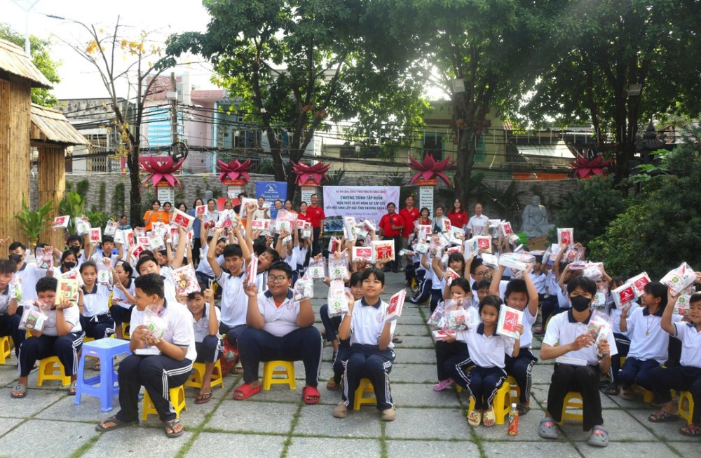 TP.HCM: Trang bị kỹ năng sống cho các em lớp học tình thương chùa Liên Hoa