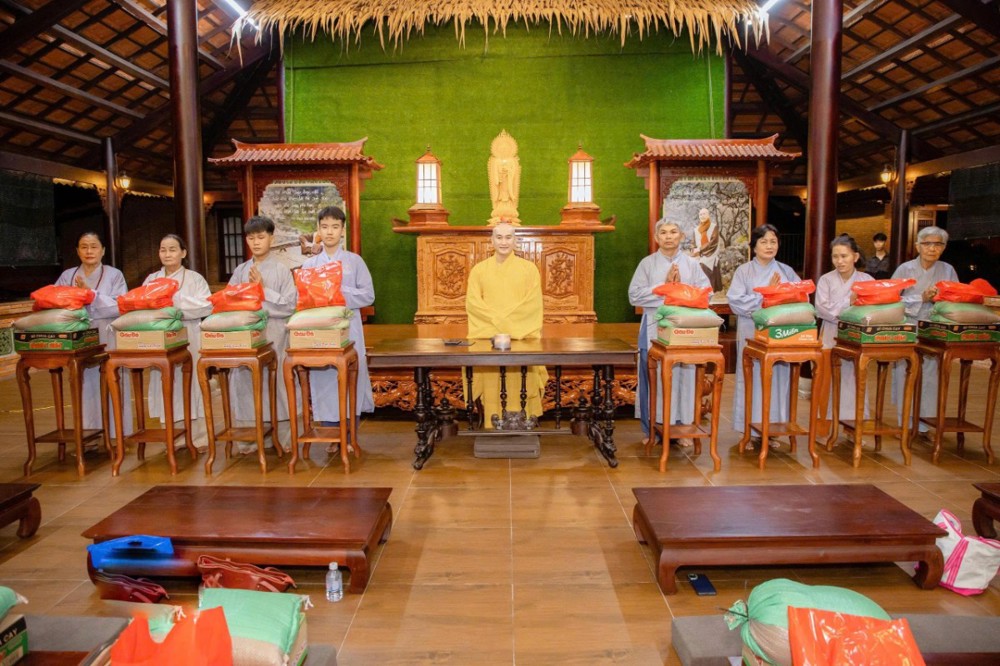 Vĩnh Long: Chùa An Long Trao tặng 120 Phần quà đến đồng bào Phật Tử xã Đồng Khởi