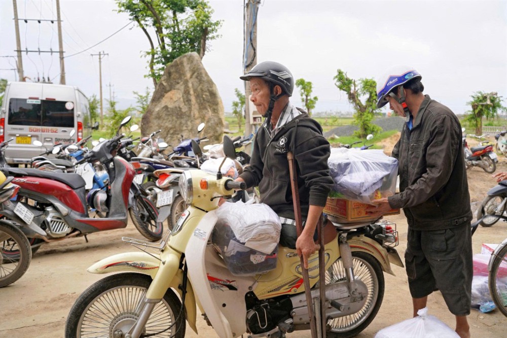 Đắk Lắk: 550 phần quà nghĩa tình sẻ chia yêu thương đến bà con vùng thiên tai