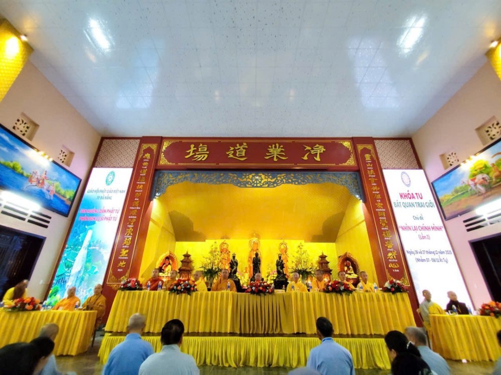 Đà Nẵng: Phân ban cư sĩ Phật tử trang nghiêm tổ chức khai mạc khóa tu với chủ đề “Nhìn Lại Chính Mình 02” dành cho cư sĩ phật tử tại chùa Linh Ứng Bãi Bụt Sơn Trà Tp. Đà Nẵng.