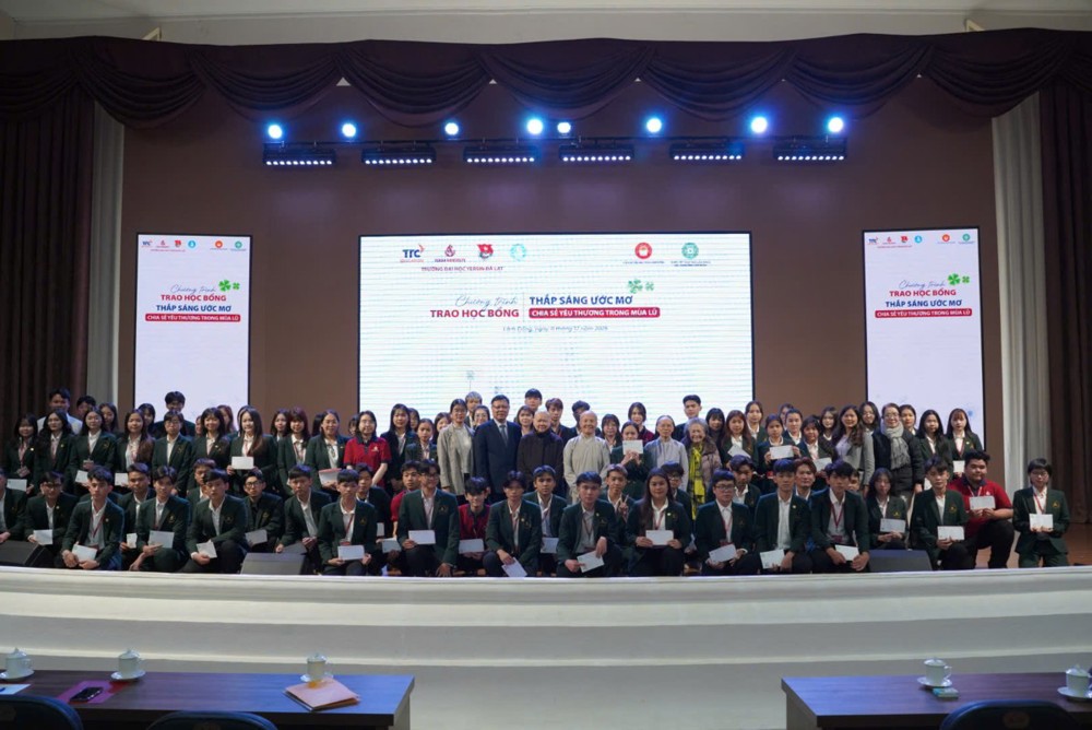 Lâm Đồng: “Thắp sáng ước mơ – Chia sẻ yêu thương trong mùa lũ”