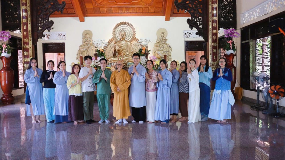 Lớp Anh văn Phật pháp chùa Giác Ngộ viếng thăm Thiền viện Chơn Không (Vũng Tàu)