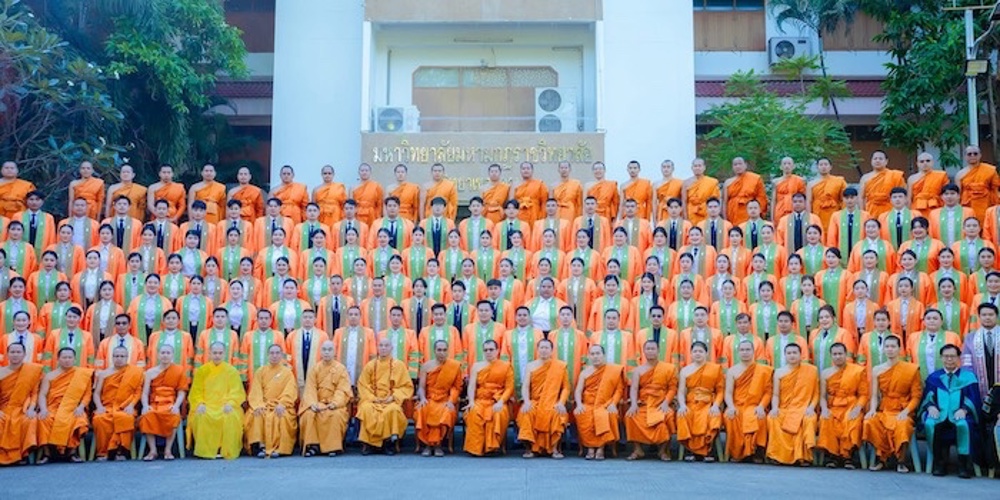 PHÁI ĐOÀN HỌC VIỆN PHẬT GIÁO VIỆT NAM TẠI HUẾ THAM DỰ LỄ TỐT NGHIỆP VÀ TOẠ ĐÀM KHOA HỌC TẠI ĐẠI HỌC MAHAMAKUT, THÁI LAN