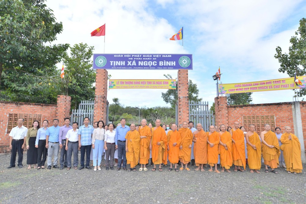 Tây Ninh: Lễ Tôn Thượng bảng hiệu Tịnh xá Ngọc Bình 