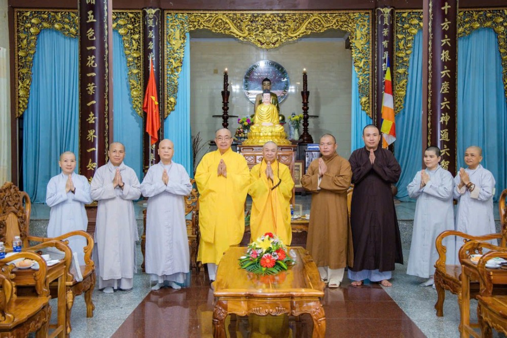 Ban Trị sự thành phố Đà Nẵng tặng quà hỗ trợ bà con bị lũ lụt tại Bình Thuận