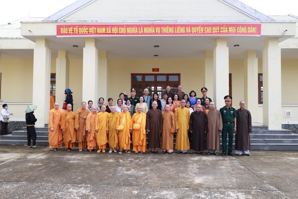 Ban Trị sự GHPGVN tỉnh Tây Ninh phối hợp Bộ Chỉ huy Quân sự tỉnh trao 400 phần quà TP.Đà Nẵng