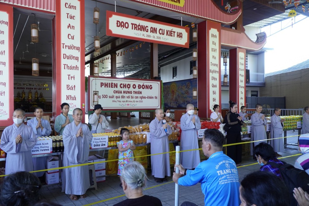 Đồng Tháp: Chùa Hưng Thiền tổ chức “Phiên chợ 0 đồng” - hỗ trợ 500 hoàn cảnh khó khăn