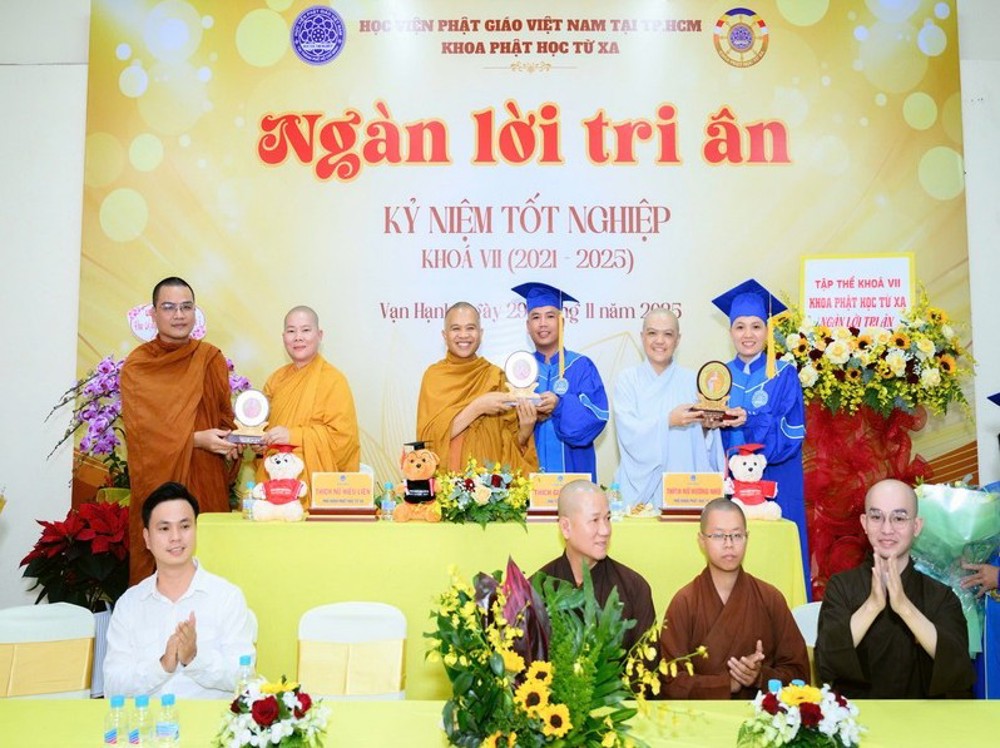 Ngàn lời tri ân - dấu ấn lễ Tốt nghiệp Khóa VII Khoa Phật học từ xa, Học viện PGVN tại TP.HCM