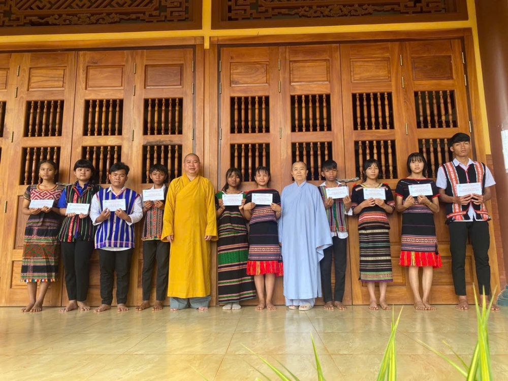 Đồng Nai: Trao học bổng kỳ II cho học sinh dân tộc thiểu số