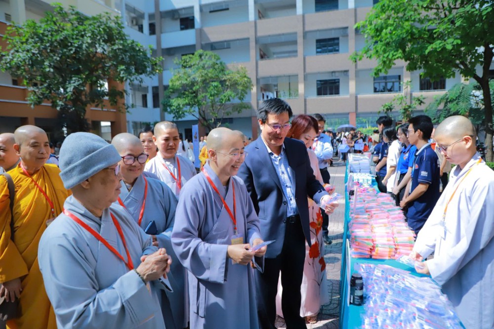TP.HCM: “Phiên chợ Từ Tâm – Đồng hành cùng sinh viên” lan tỏa yêu thương