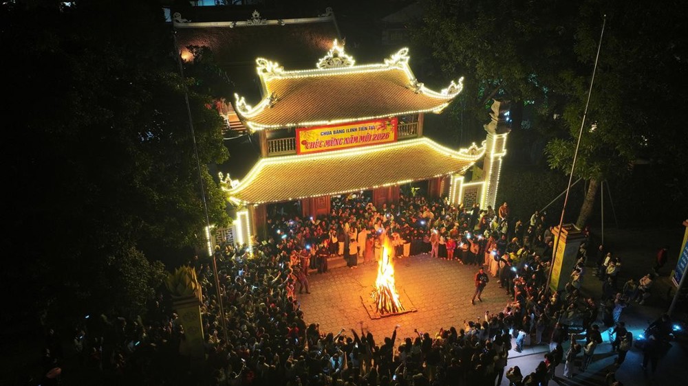 Khoảnh khắc giao thừa thiêng liêng dưới mái già lam chùa Bằng – khi người trẻ học cách trở về với chính mình