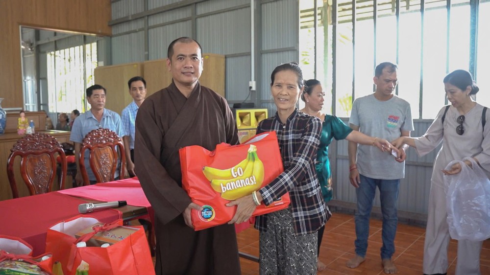 An Giang: Điểm SHTGTT Khánh Quang tổ chức chương trình “Xuân yêu thương” trao quà Tết cho bà con khó khăn