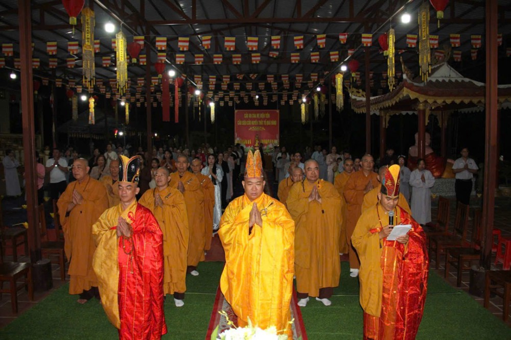 An Giang: Trang nghiêm Đại lễ khánh đản Đức Phật A Di Đà và đêm hội hoa đăng tại chùa Hùng Nhĩ Sơn