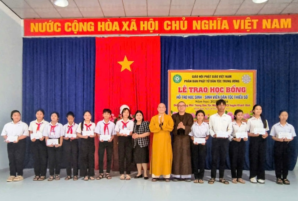Khánh Hòa: Phân ban PTDT Trung ương trao học bổng đợt 2 cho học sinh dân tộc thiểu số