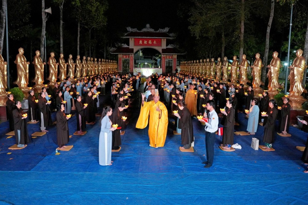 An Giang: Chùa Vĩnh Phước trang nghiêm tổ chức Lễ hội hoa đăng mừng vía Đức Phật A Di Đà