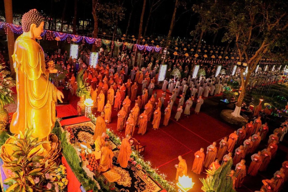 Đồng Nai: Trang nghiêm Lễ hoa đăng mừng khánh đản Đức Phật A Di Đà tại chùa Long Phước Thọ