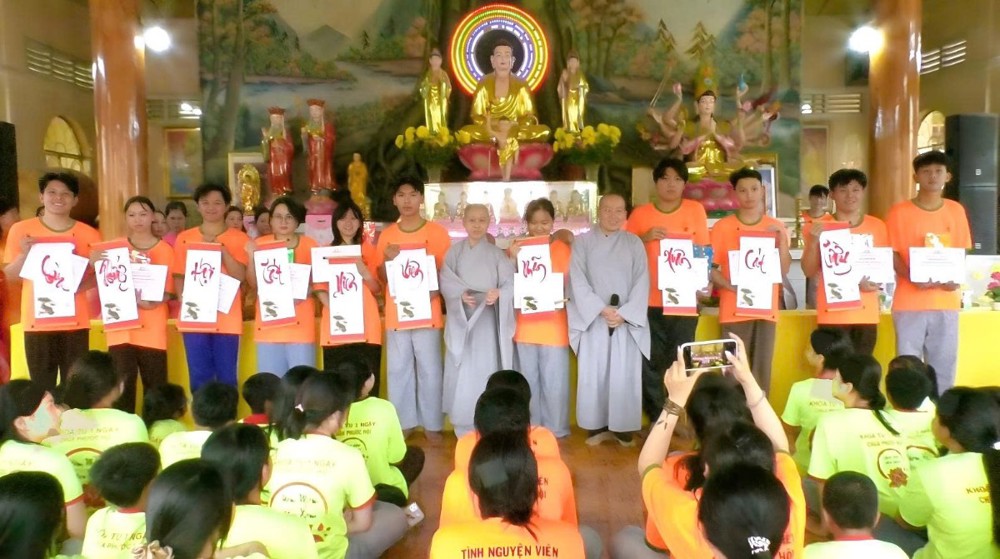 Đồng Tháp: Chùa Phước Hội tổ chức lễ Tất niên và tổng kết khóa tu thanh thiếu nhi “Ươm mầm non xanh” năm 2025