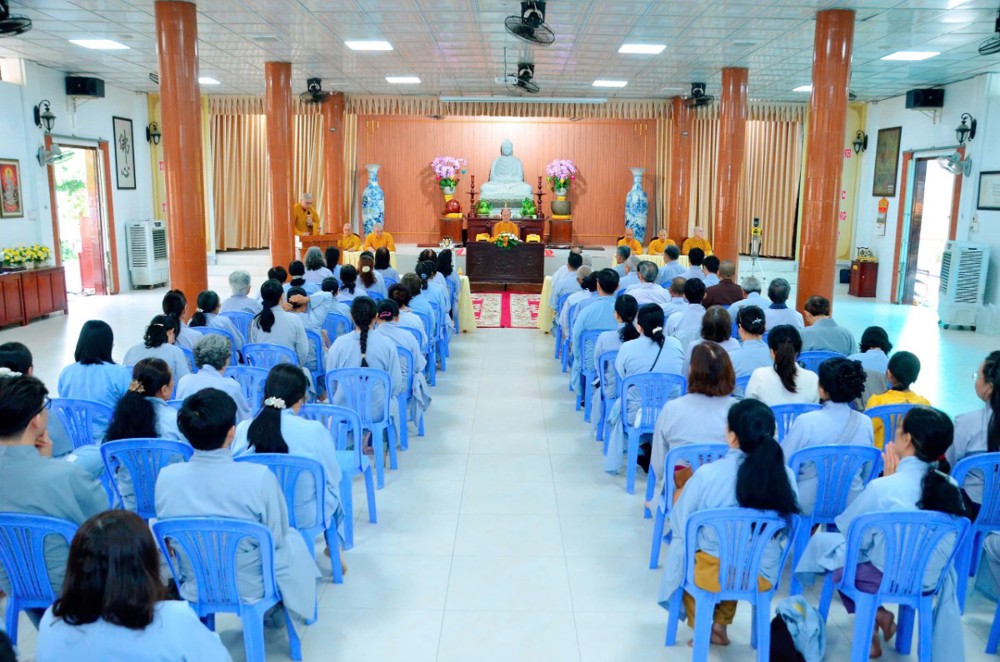 Cần Thơ: Lễ tổng kết đạo tràng và trao giấy chứng nhận lớp Giáo lý căn bản khóa IV tại Thiền viện Trúc Lâm Phương Nam