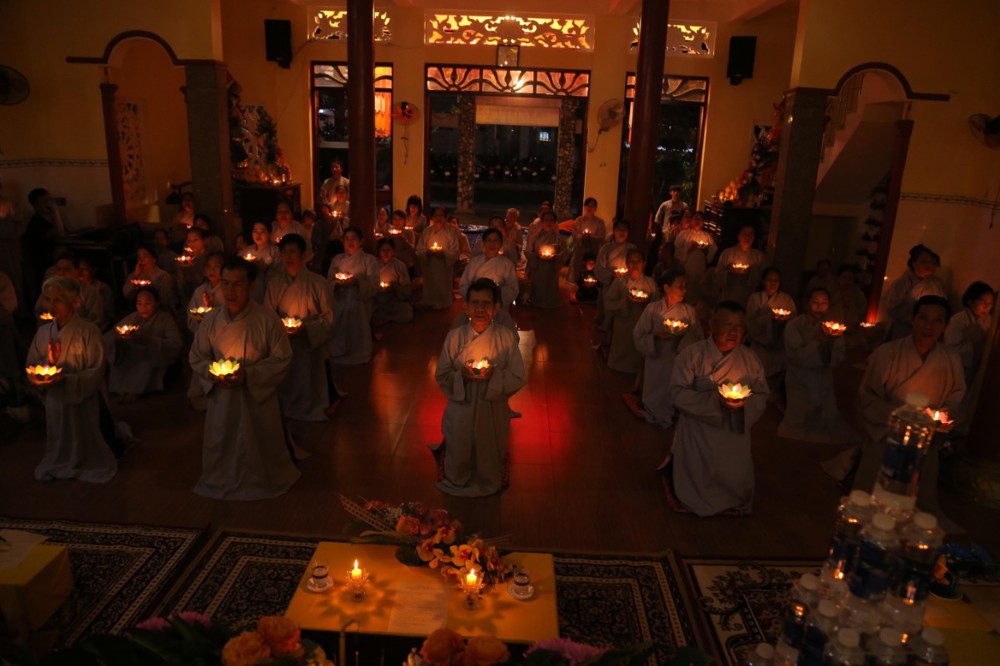 TP.HCM: Đêm Hoa Đăng Kỷ niệm Đức Phật A-Di-Đà tại chùa Chánh Thiên